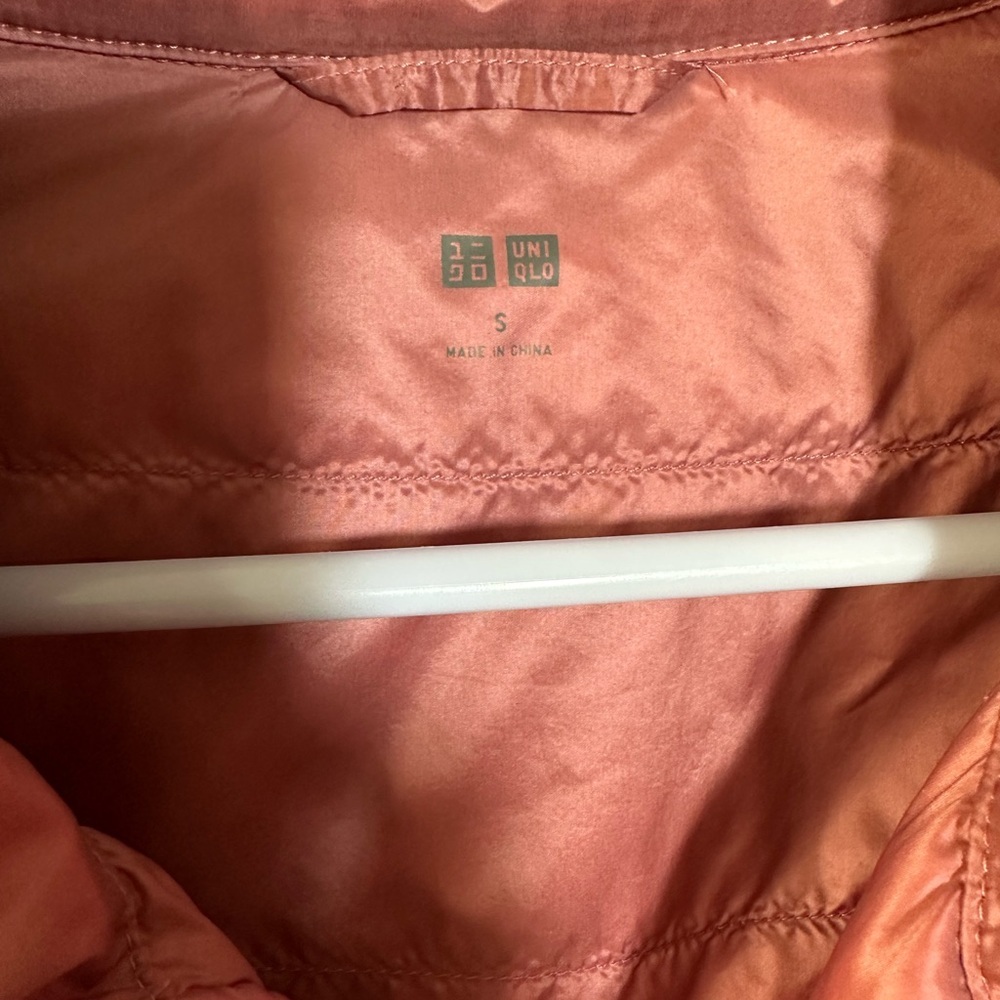 Uniqlo Women's Mauve Puffer Jacket - Picture 6 of 7